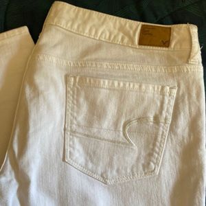 🦅AMERICAN EAGLE WHITE JEANS